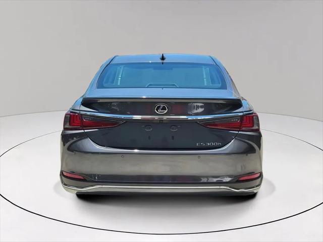 2023 Lexus ES 300h Ultra Luxury