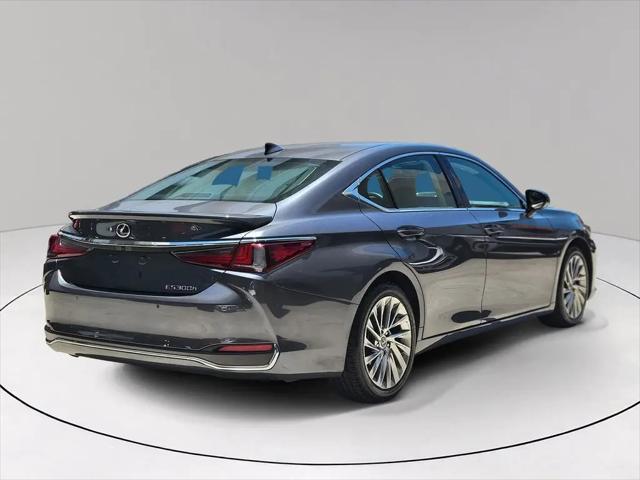 2023 Lexus ES 300h Ultra Luxury