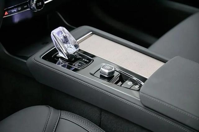 2025 Volvo XC90 Plug-In Hybrid T8 Plus 6-Seater