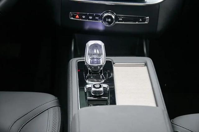 2025 Volvo XC90 Plug-In Hybrid T8 Plus 6-Seater