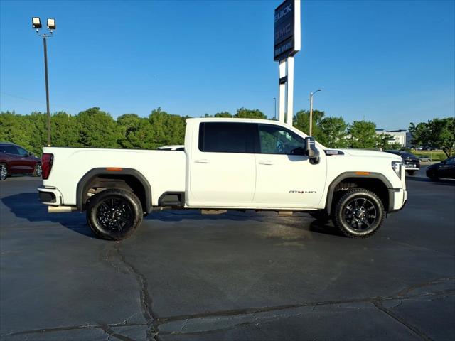 2025 GMC Sierra 2500HD 4WD Crew Cab Standard Bed AT4
