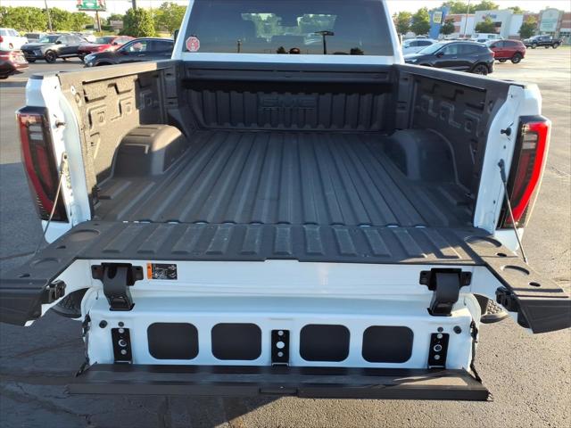 2025 GMC Sierra 2500HD 4WD Crew Cab Standard Bed AT4