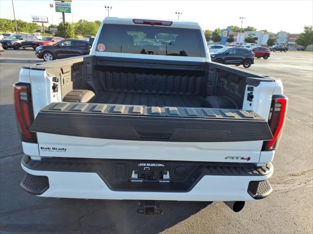 2025 GMC Sierra 2500HD 4WD Crew Cab Standard Bed AT4