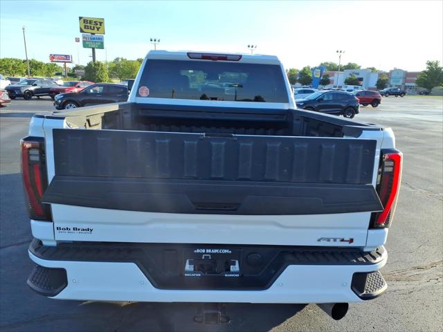 2025 GMC Sierra 2500HD 4WD Crew Cab Standard Bed AT4