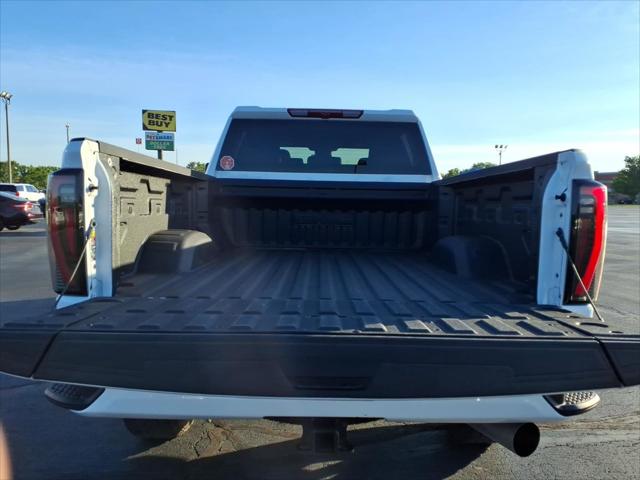 2025 GMC Sierra 2500HD 4WD Crew Cab Standard Bed AT4