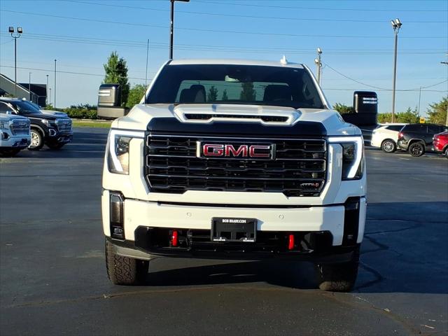 2025 GMC Sierra 2500HD 4WD Crew Cab Standard Bed AT4