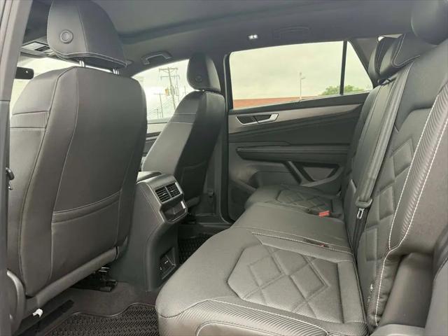 2026 Volkswagen Atlas Cross Sport SE with Technology