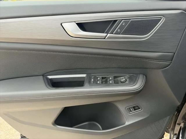 2026 Volkswagen Atlas Cross Sport SE with Technology
