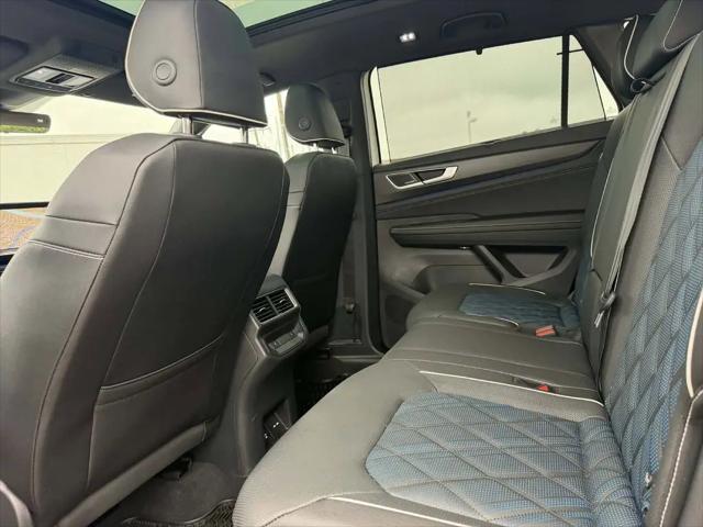 2026 Volkswagen Atlas Cross Sport SEL Premium R-Line