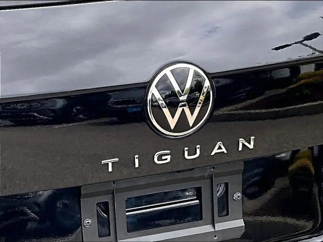 2023 Volkswagen Tiguan 2.0T SE R-Line Black