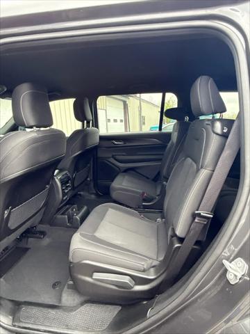 2025 Jeep Grand Cherokee L Laredo 4x4