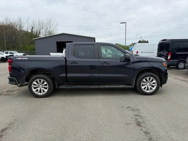 2022 Chevrolet Silverado 1500 4WD Crew Cab Short Bed Custom