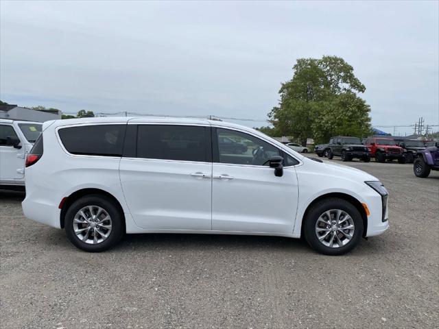 2027 Chrysler Pacifica PACIFICA SELECT AWD 2027 Chrysler Pacifica PACIFICA SELECT AWD