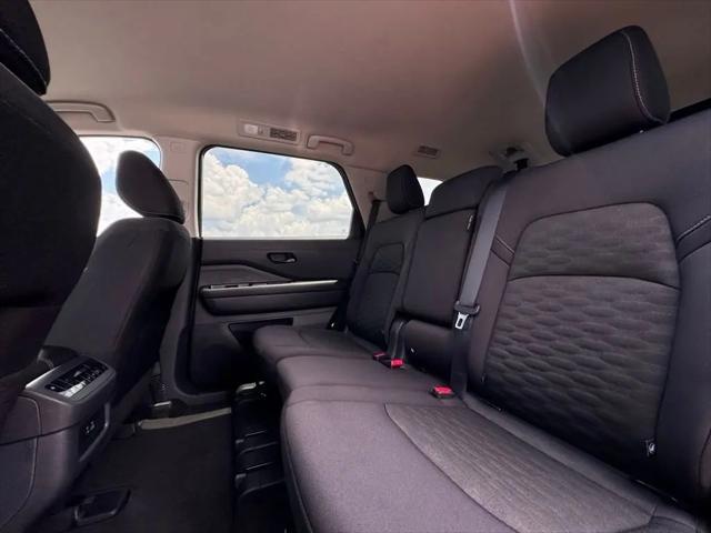 2024 Nissan Pathfinder SV FWD