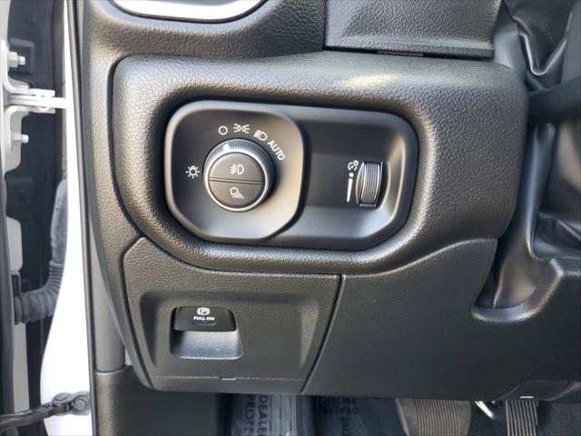 2025 Ram 1500 Tradesman Crew Cab 4x4 5'7" Box