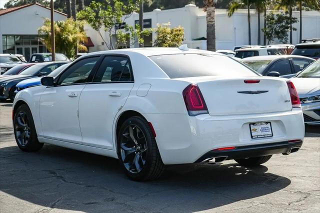 2021 Chrysler 300 Touring