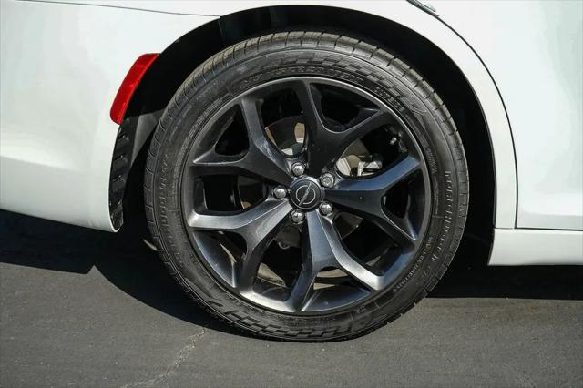 2021 Chrysler 300 Touring