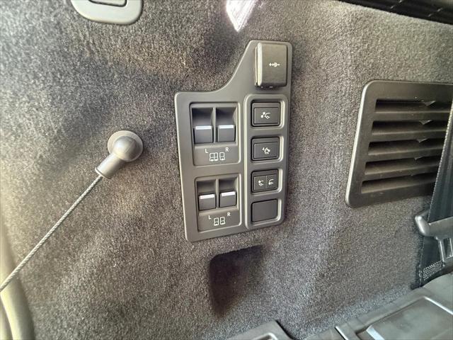 2026 Land Rover Discovery Tempest Edition