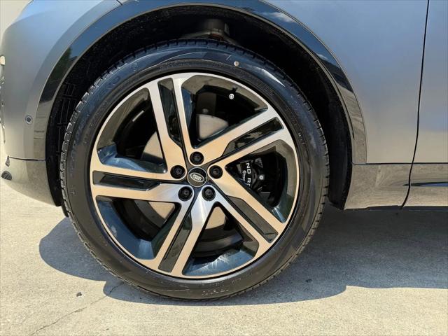 2026 Land Rover Discovery Tempest Edition