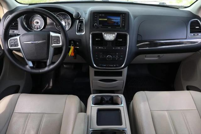 2013 Chrysler Town & Country Touring