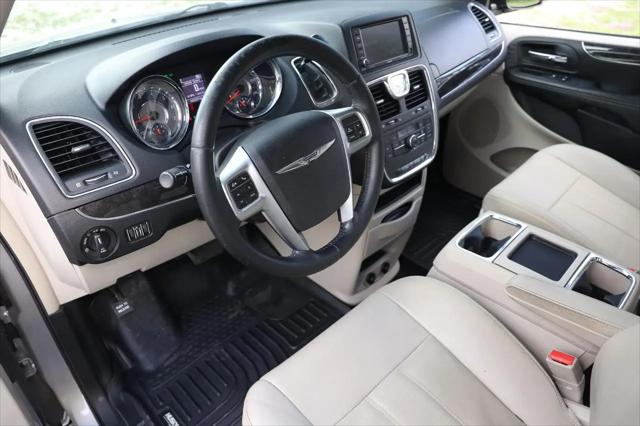 2013 Chrysler Town & Country Touring