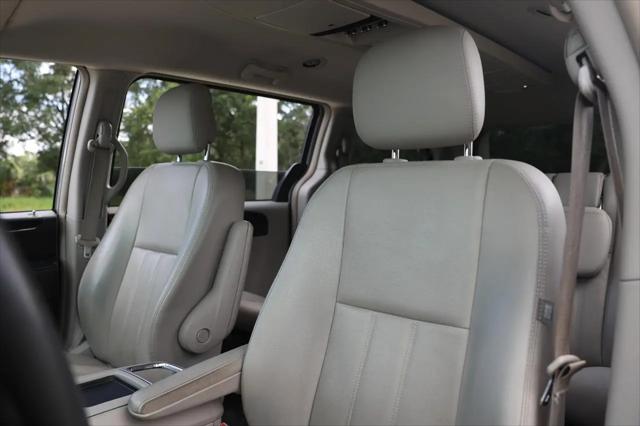 2013 Chrysler Town & Country Touring