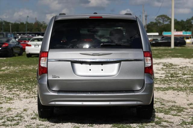 2013 Chrysler Town & Country Touring