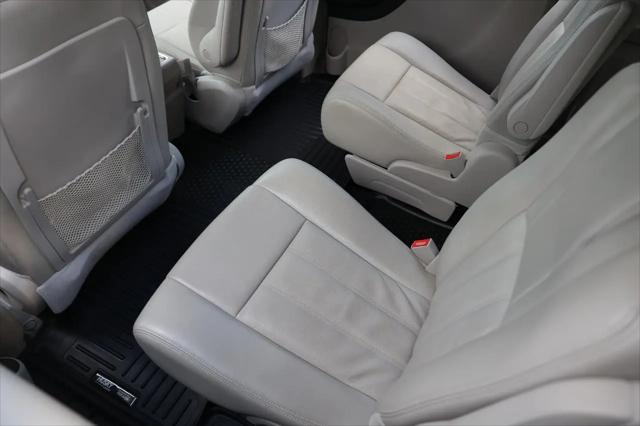 2013 Chrysler Town & Country Touring