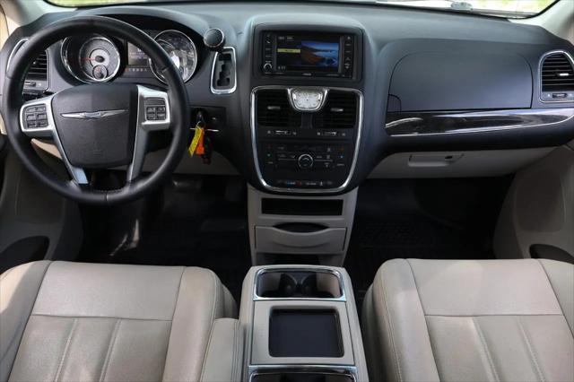 2013 Chrysler Town & Country Touring
