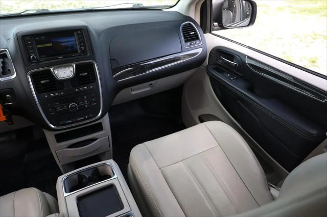 2013 Chrysler Town & Country Touring