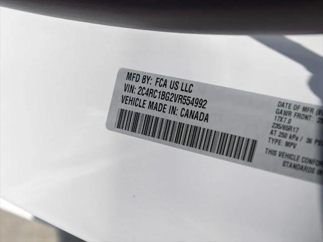 2027 Chrysler Pacifica Select