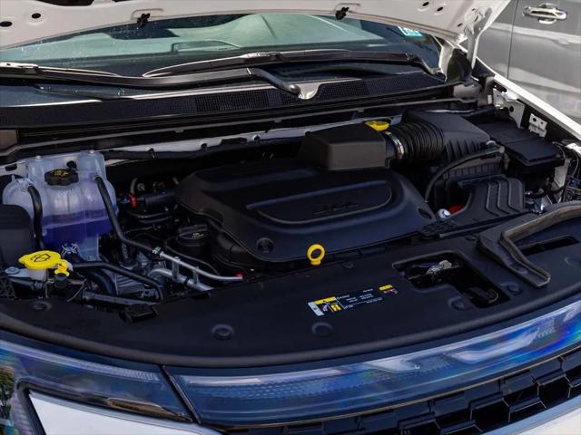 2027 Chrysler Pacifica Select