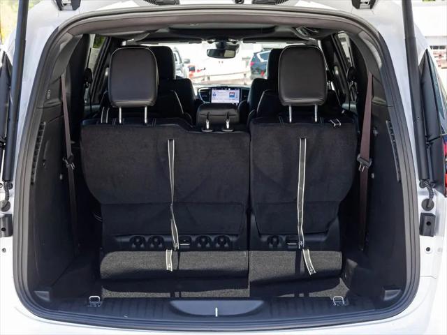 2027 Chrysler Pacifica Select