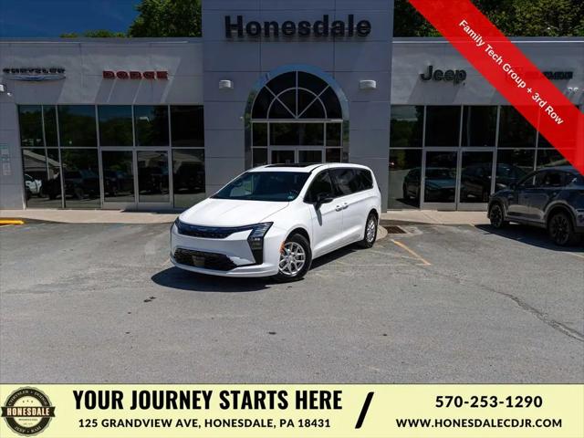 2027 Chrysler Pacifica Select for sale in Honesdale, PA