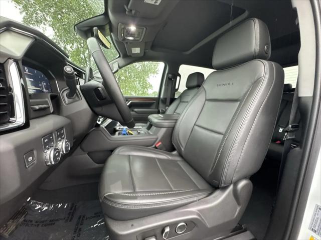 2025 GMC Sierra 3500HD 4WD Crew Cab Standard Bed Denali