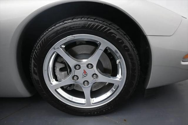 2004 Chevrolet Corvette Base