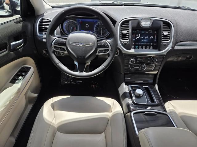 2021 Chrysler 300 Touring L