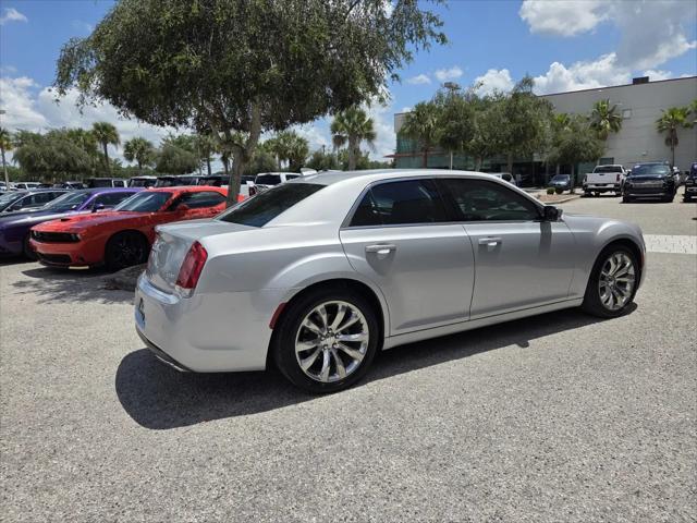 2021 Chrysler 300 Touring L
