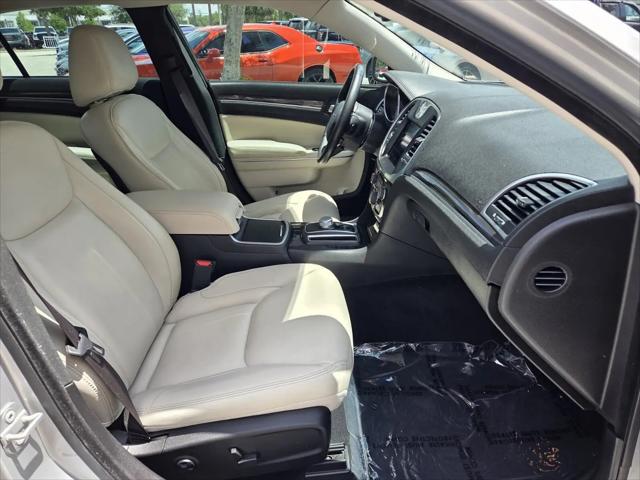 2021 Chrysler 300 Touring L