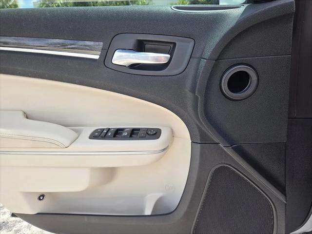 2021 Chrysler 300 Touring L