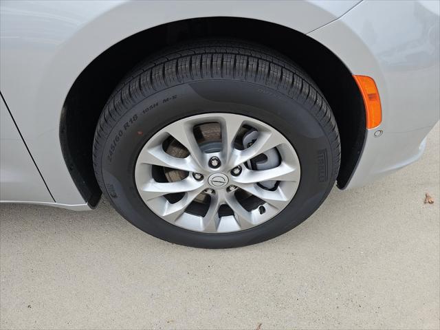 2026 Chrysler Pacifica Limited AWD