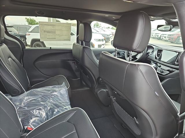 2026 Chrysler Pacifica Limited AWD