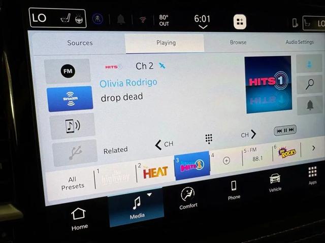 2027 Chrysler Pacifica Select