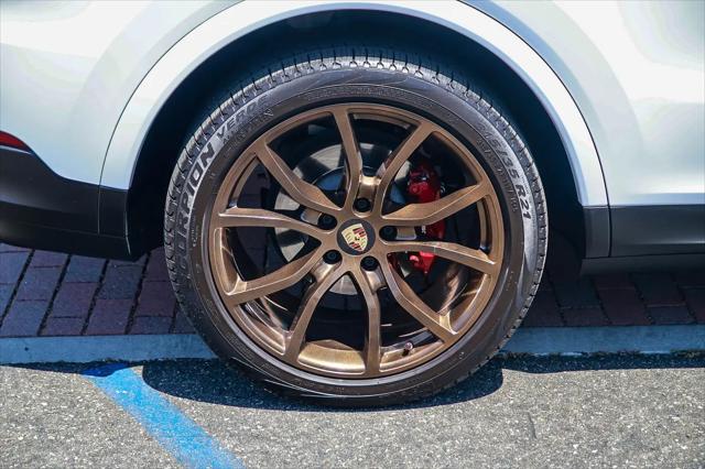 2023 Porsche Cayenne Platinum Edition