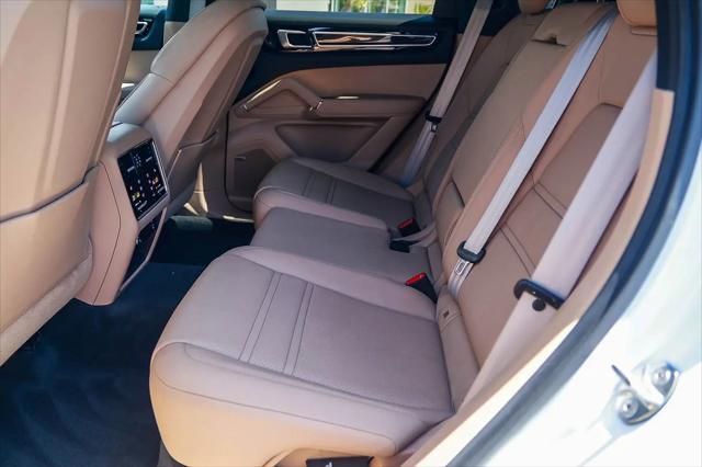 2023 Porsche Cayenne Platinum Edition