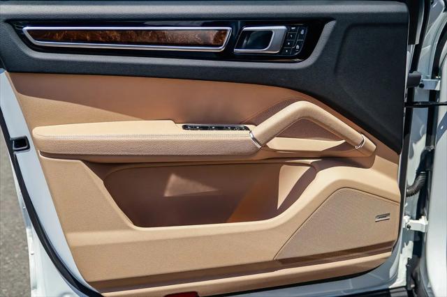 2023 Porsche Cayenne Platinum Edition