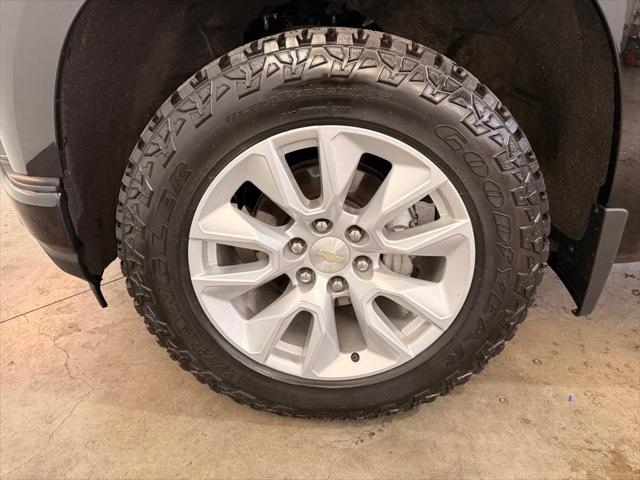 2022 Chevrolet Silverado 1500 4WD Crew Cab Standard Bed Custom