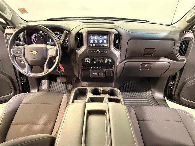 2022 Chevrolet Silverado 1500 4WD Crew Cab Standard Bed Custom