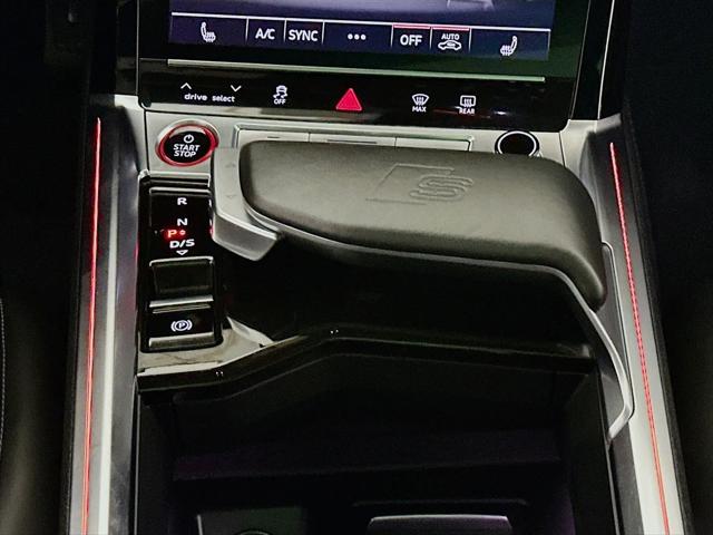 2024 Audi e-tron Prestige quattro