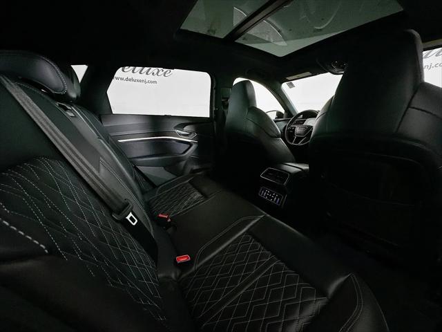 2024 Audi e-tron Prestige quattro